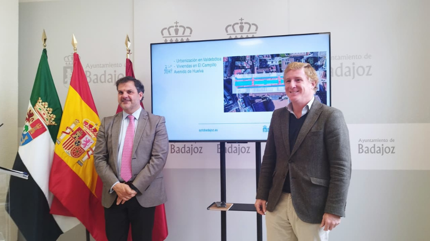 El concejal, Javier Gijón, y el alcalde, Ignacio Gragera, en la presentación de los presupuestos