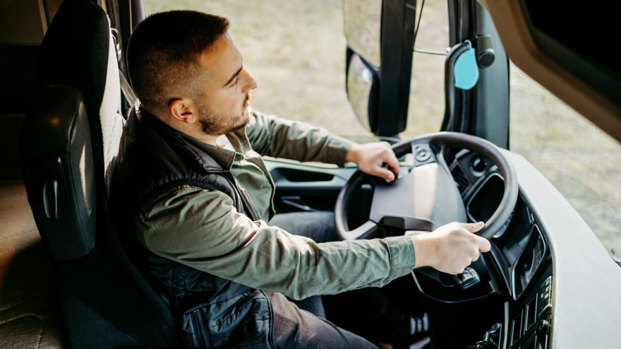 Camionero en carretera