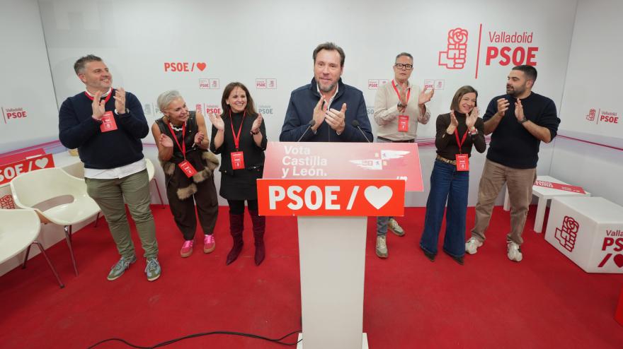 El ministro de Transportes, Oscar  Puente,  hace declaraciones en la sede del PSOE de Valladolid