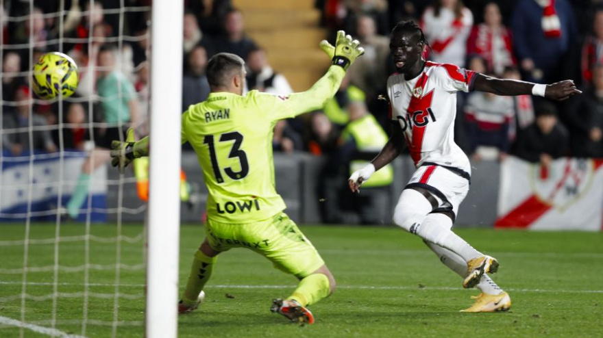 El futbolista del Rayo marcó en el descuento el empate definitivo (1-1)