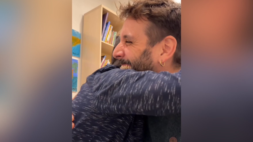 Captura de pantalla de un vídeo de Carlos Roca con su hermano David