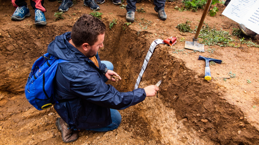 La Sociedad Española de la Ciencia del Suelo premia una tesis doctoral de la UGR que aporta soluciones frente a los suelos contaminados