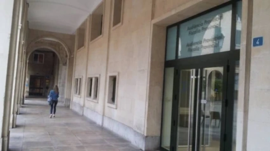 Condenado a dos años por abusos sexuales continuados a una menor en Alicante