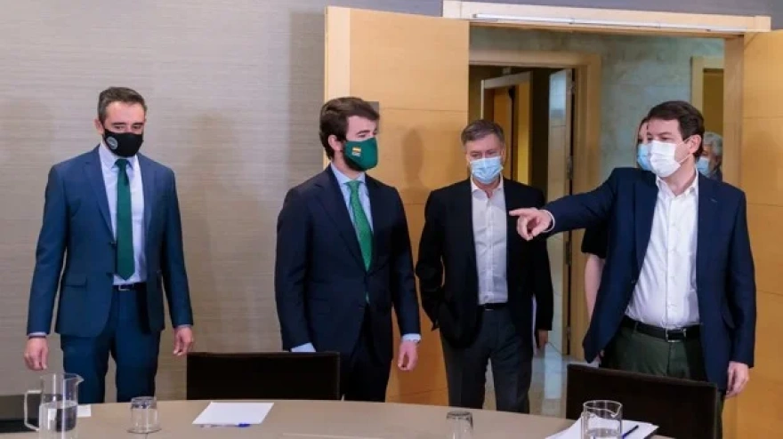 Así fue la negociación PP Vox en 2022 en Castilla y León
