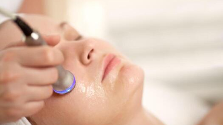 Mujer recibiendo tratamiento