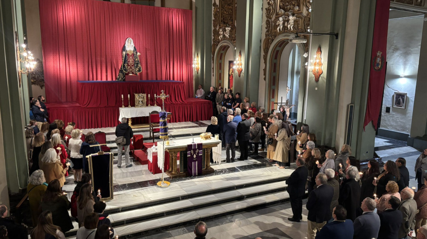 El altar preparado para esta noche