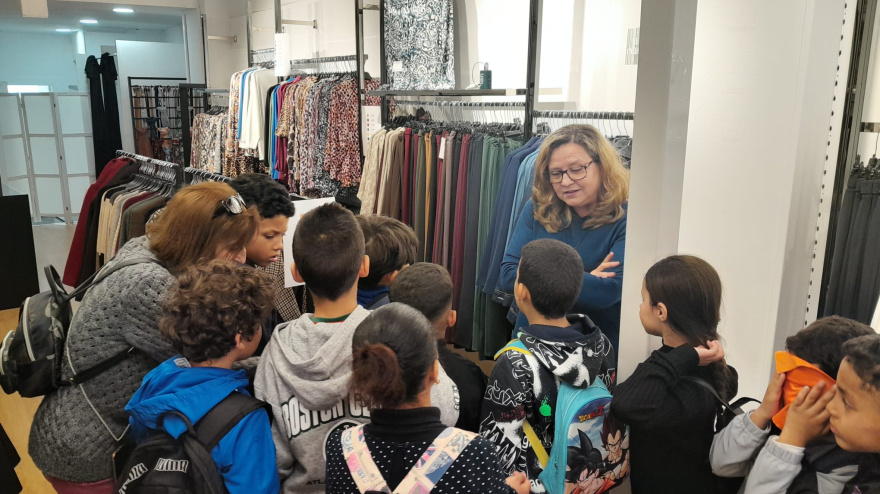 Los niños en la visita a los comercios