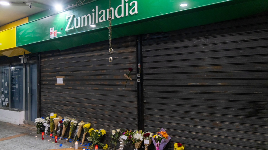 Luto en Schamann por la muerte de Vicente, dueño del Zumilandia de Pedro Infinito. Vicente se encontraba hospitalizado con caracter grave desde el pasado domingo que fue apuñalado cuando cerraba y salía del bar que regentaba.