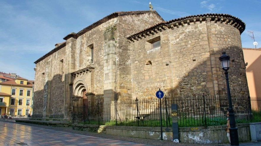Una imagen de la Iglesia Vieja de Sabugo, en la Plaza del Carbayo
