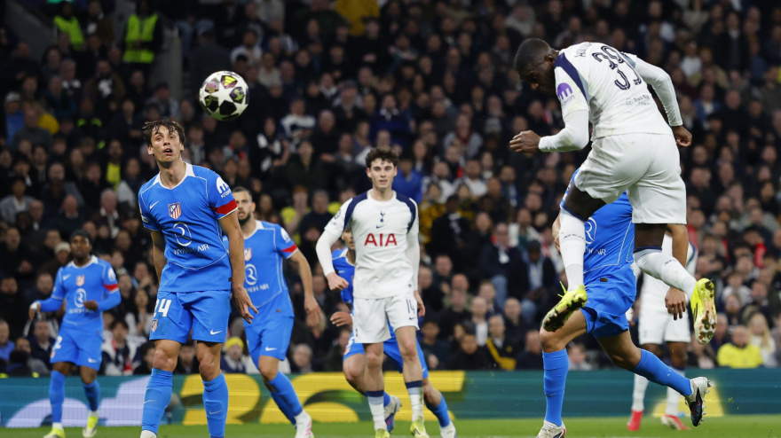 Momento del remate de Kolo Muani para el 1-0 del Tottenham-Atlético