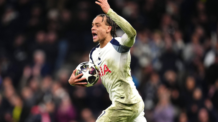Xavi Simons celebra su segundo gol ante el Atlético