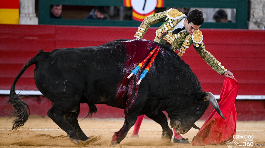 Natural de Tomás Rufo durante la faena al sexto toro