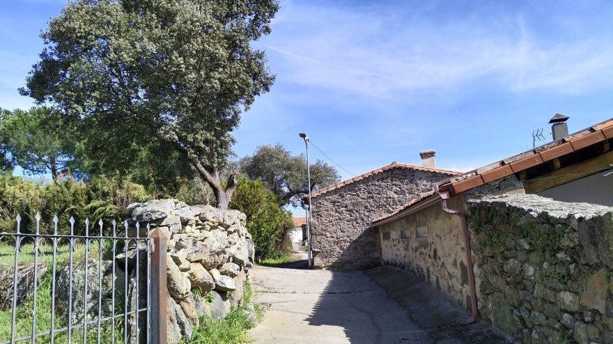 Una de las calles de Arcillo, en Zamora