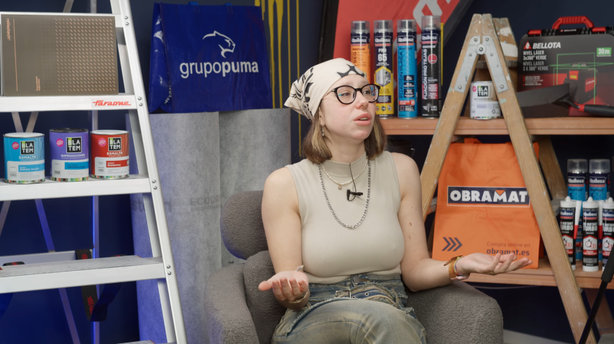 Yara, una joven montadora de placas de yeso laminado (PYL)