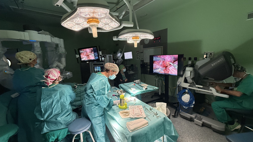 Doctor Jerónimo Gonzálvez, jefe del Servicio de Cirugía Pediátrica: "La posibilidad de realizar este tipo de cirugías en niños de tan corta edad abre nuevas perspectivas de tratamiento".