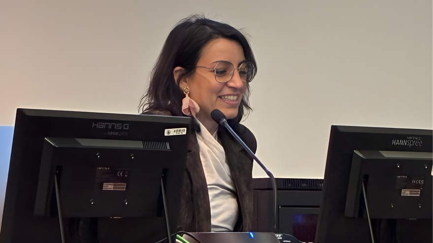 La neurocientífica Manuela del Caño durante una conferencia