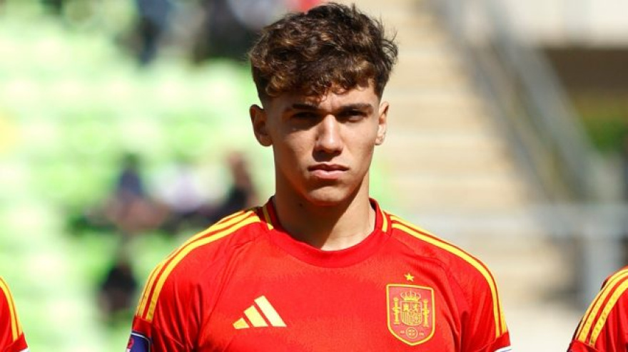 El joven jugador español ha sido convocado por la selección sub-19.