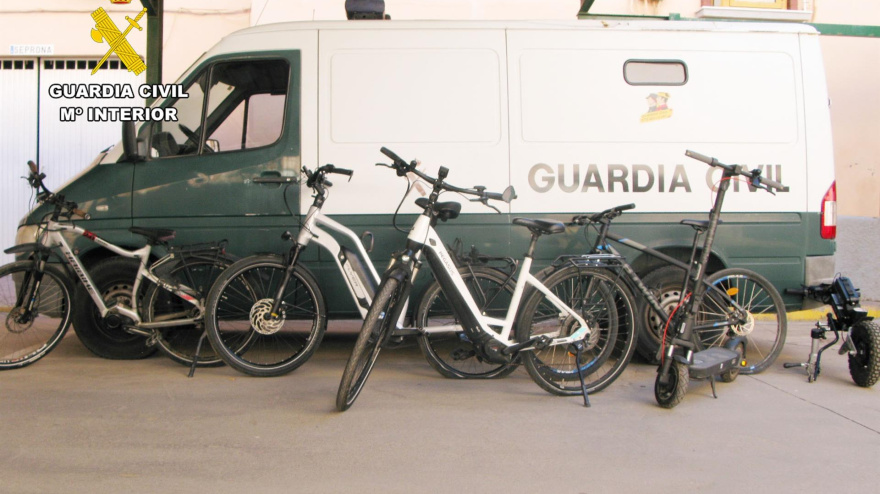 Imagen de los vehículos sustraídos y recuperados por la Guardia Civil