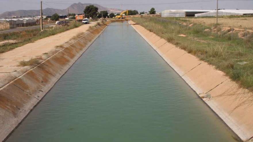 Acequia en la Vega Baja