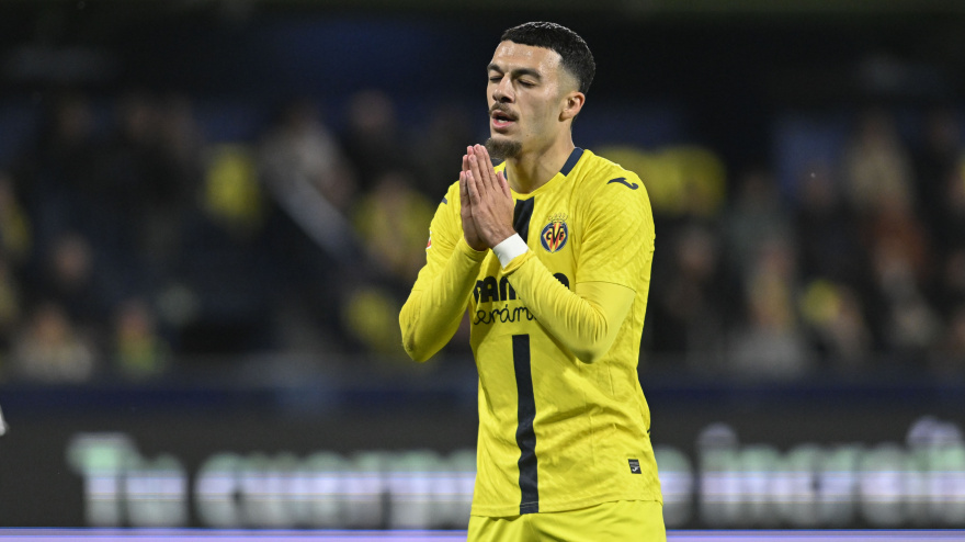 Mikautadze celebra su gol en el Villarreal - Real Sociedad