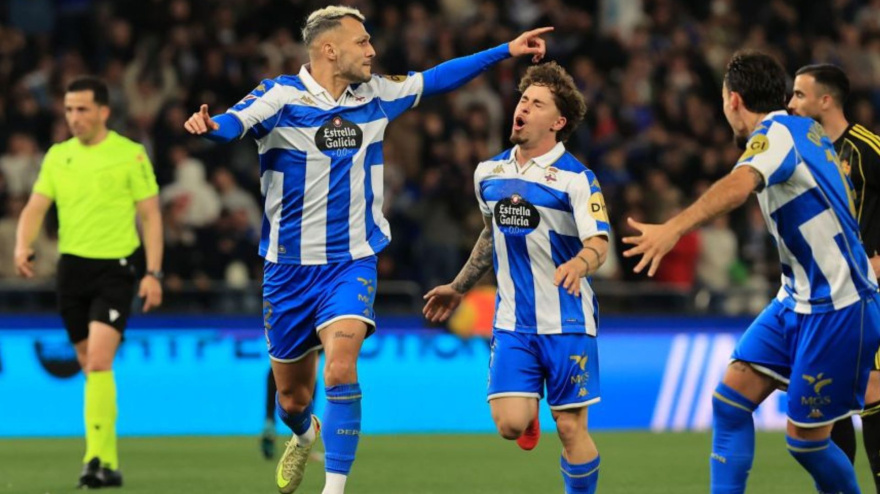 Los jugadores del Deportivo celebran la victoria contra el Zaragoza