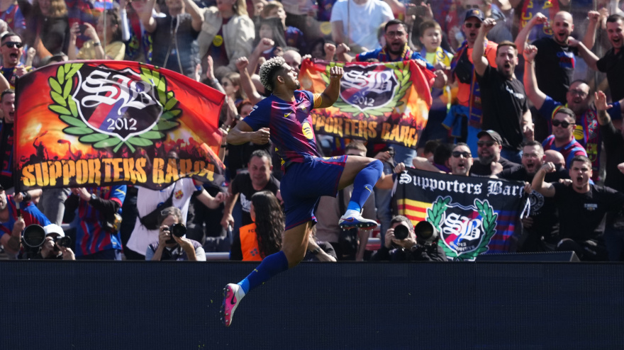 Ronald Araujo celebra su gol en el Barcelona-Rayo Vallecano