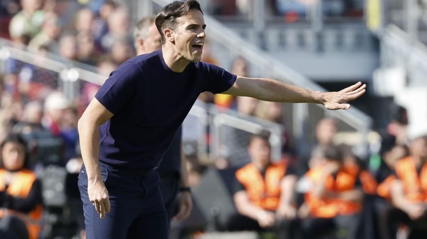 Iñigo Pérez durante el FC Barcelona - Rayo Vallecano