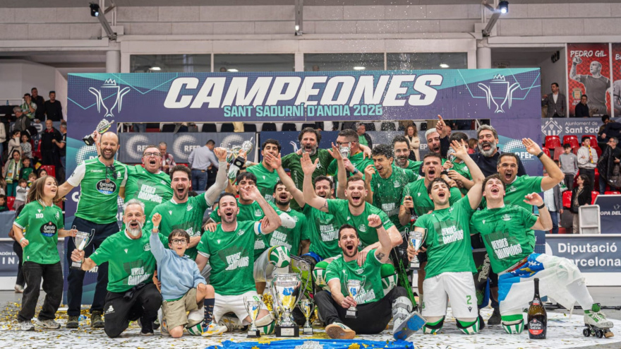 Foto de grupo del Hockey Club Liceo después de ganar la Copa del Rey