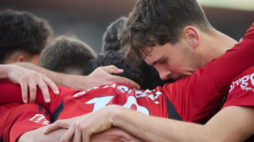 Los futbolistas del Mirandés celebrando el gol de la victoria contra el Real Valladolid