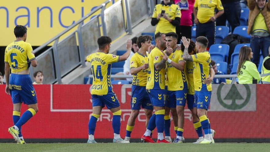 Los jugadores de Las Palmas celebran el gol contra el Sporting