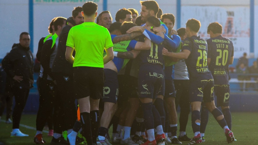 UCAM Murcia CF asaltó El Rubial