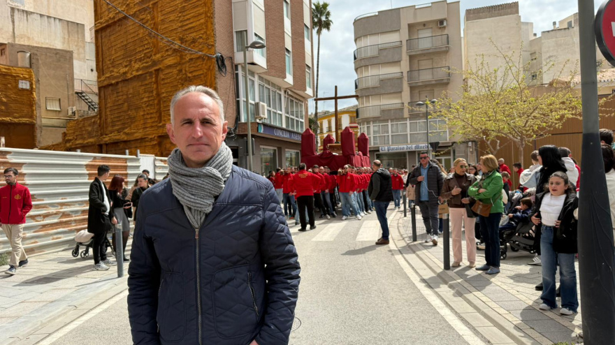 Francisco Ibáñez, presidente del Paso Encarnado de Lorca, durante uno de los ensayos de la cofradía