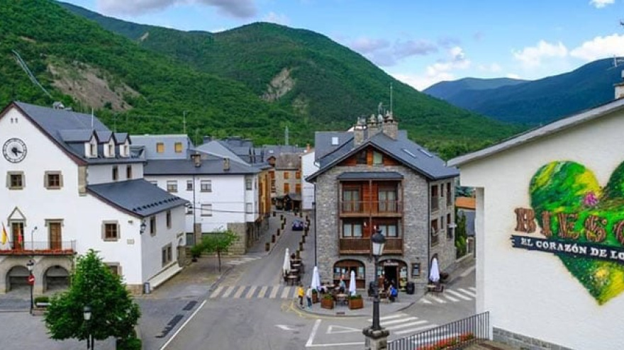 Plaza del Ayuntamiento de Biescas