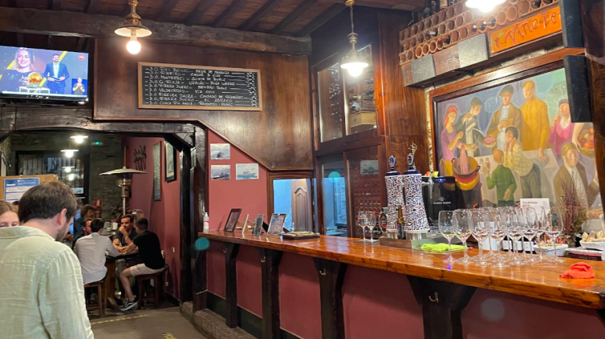 Foto de archivo del interior del Mesón Bacoriño, en la calle San Francisco de Ferrol