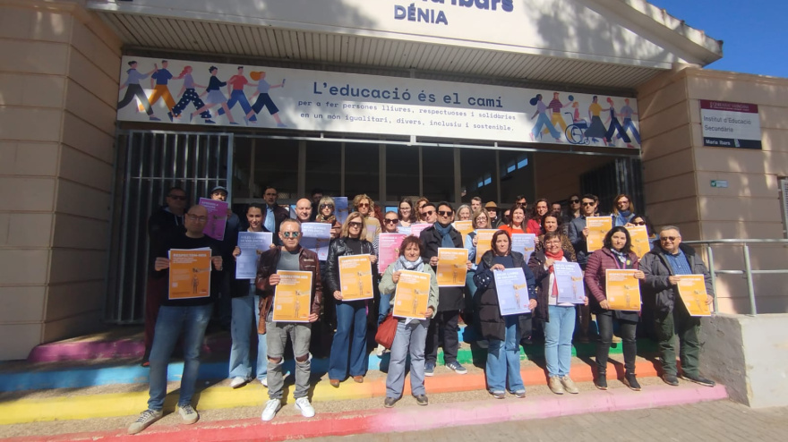 Representantes de Dénia concentrados en el IES Maria Ibars