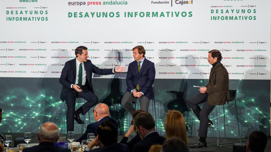 El secretario general del PP de Andalucía, Antonio Repullo (c), y el alcalde de Córdoba, José María Bellido (i), participan en una nueva edición de los desayunos informativos de Europa Press Andalucía, en Córdoba. A 23 de marzo de 2026 en Córdoba (Andalucía, España). Los desayunos informativos de Europa Press Andalucía superan ampliamente el centenar de ediciones desde su estreno en enero de 2014, y por este foro han pasado los principales referentes políticos, económicos y sociales no sólo de Andalucía, sino del conjunto de España.POLITICA Francisco J. Olmo - Europa Press