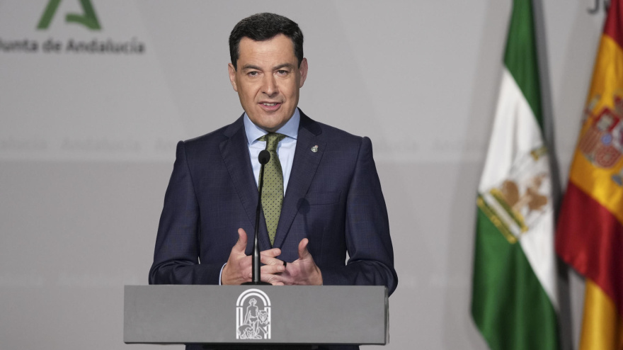 El presidente de la Junta de Andalucía, Juanma Moreno, ha anunciado este lunes su decisión de disolver el Parlamento de Andalucía y convocar elecciones autonómicas el domingo 17 de mayo.