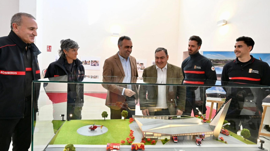 El presidente de la Diputación de Granada, Francis Rodríguez, ha presentado este lunes el proyecto del futuro Parque de Bomberos Metropolitano, una infraestructura estratégica ubicada en el municpio de Ogíjares