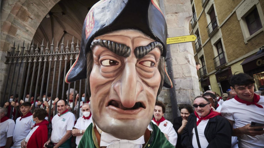 Archivo - El kiliki 'Caravinagre' durante la procesión de San Fermín