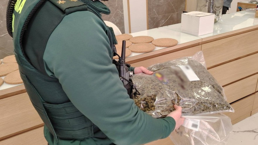 La Guardia Civil desarticula una red familiar de distribución de cannabis camuflada bajo la venta legal de CBD