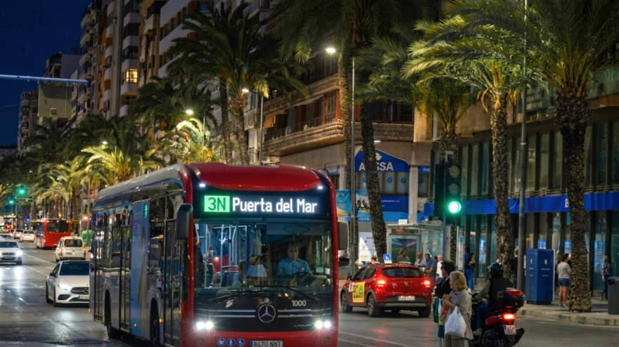 Alicante amplía el bus nocturno por Semana Santa