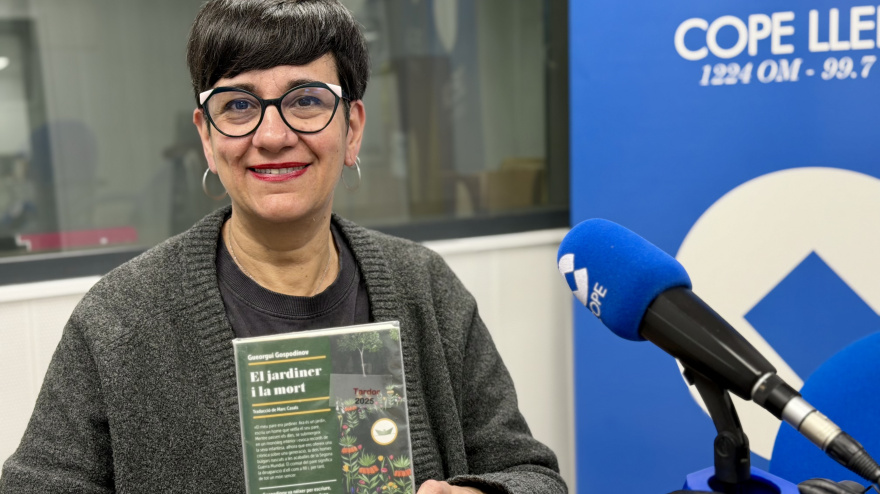 Anabel Ramos, bibliotecària de la Biblioteca Pública de Lleida, als estudis de COPE Lleida