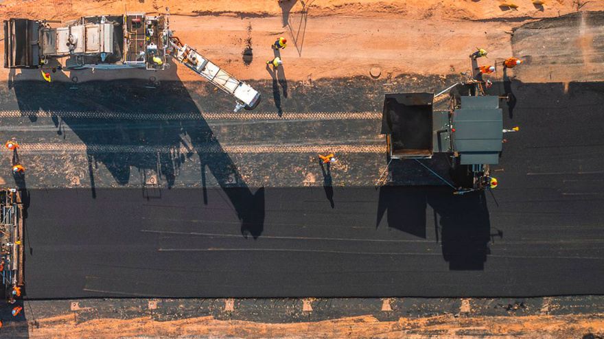 Continúa el asfaltado del circuito de Madrid, que en septiembre debuta en la Fórmula 1.