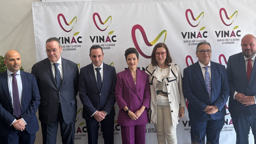 Foto de familia de la inauguración de VINAC