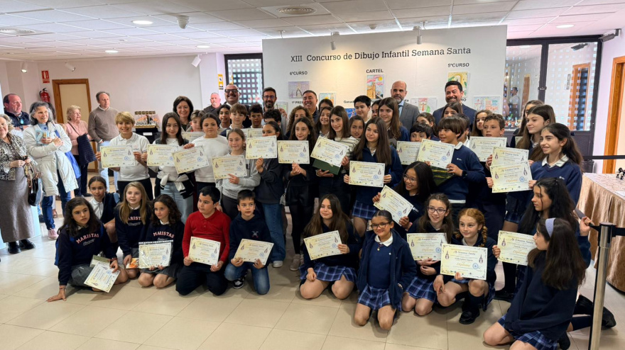 Foto de familia con los premiados