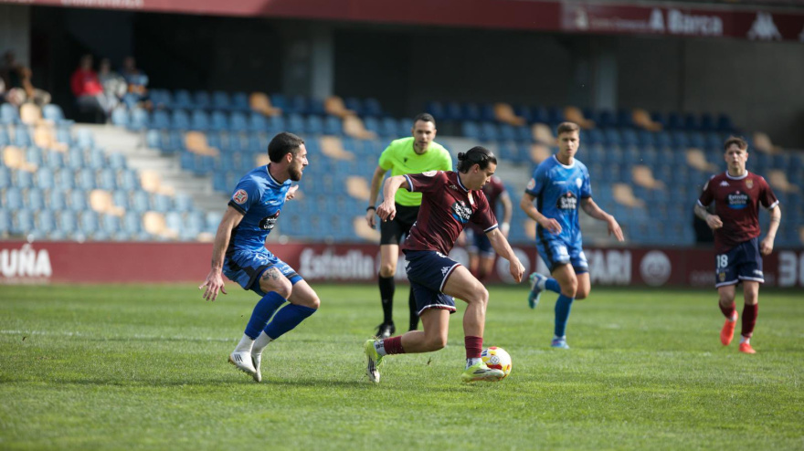 Imagen del duelo en Pasarón entre Pontevedra y Ourense