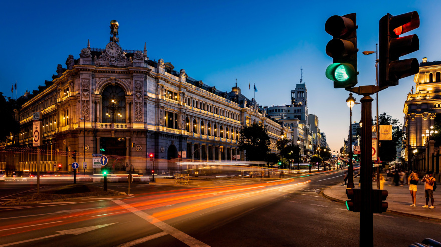 2JCYT43 Alcala Boulevard and the Bank of Spain seen at sunset. Photo taken on 31st of May 2022 in Madrid, Spain.