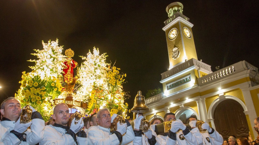 San Pedro Apostol a su salida del Arsenal de Cartagena en Martes Santo