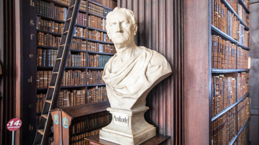 Escultura de Aristóteles, El Salón Largo, Biblioteca del Trinity College, Dublín, Irlanda