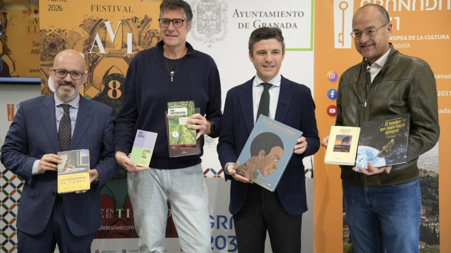 El Ayuntamiento entrega a Ángel Ibarra el octavo premio 'Viajero en el Tiempo' en el Festival Gravite